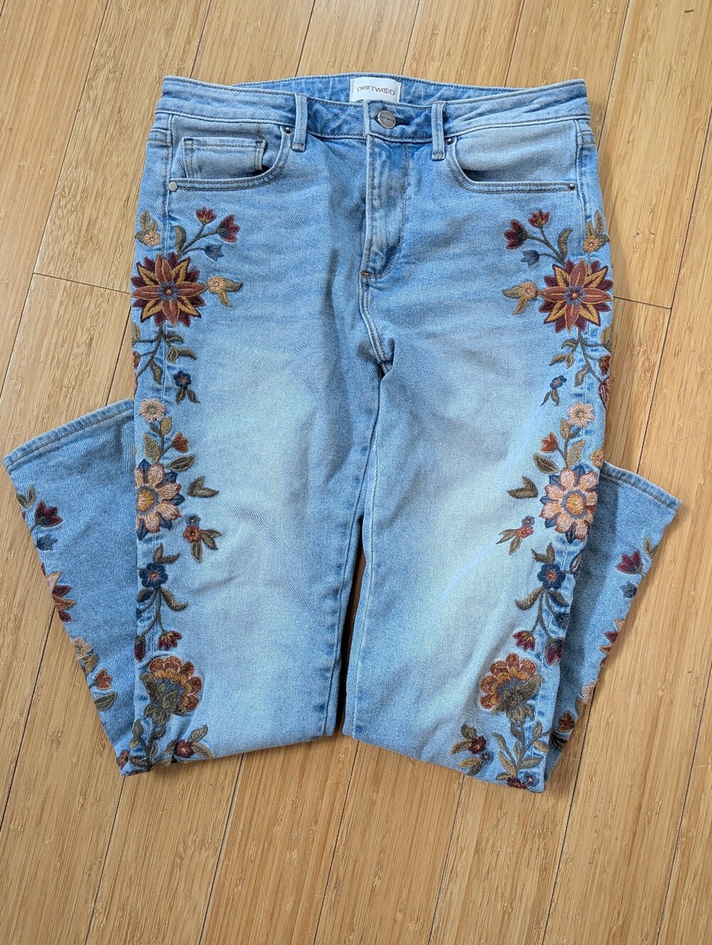Driftwood Jackie High-Rise, Waist 27, Length 28, Embroidered Light Blue Jeans - Picture 2 of 9